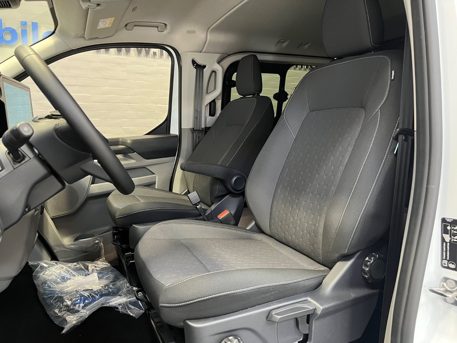 Hvid Ford E-Transit Custom 320 L1 fra 2026