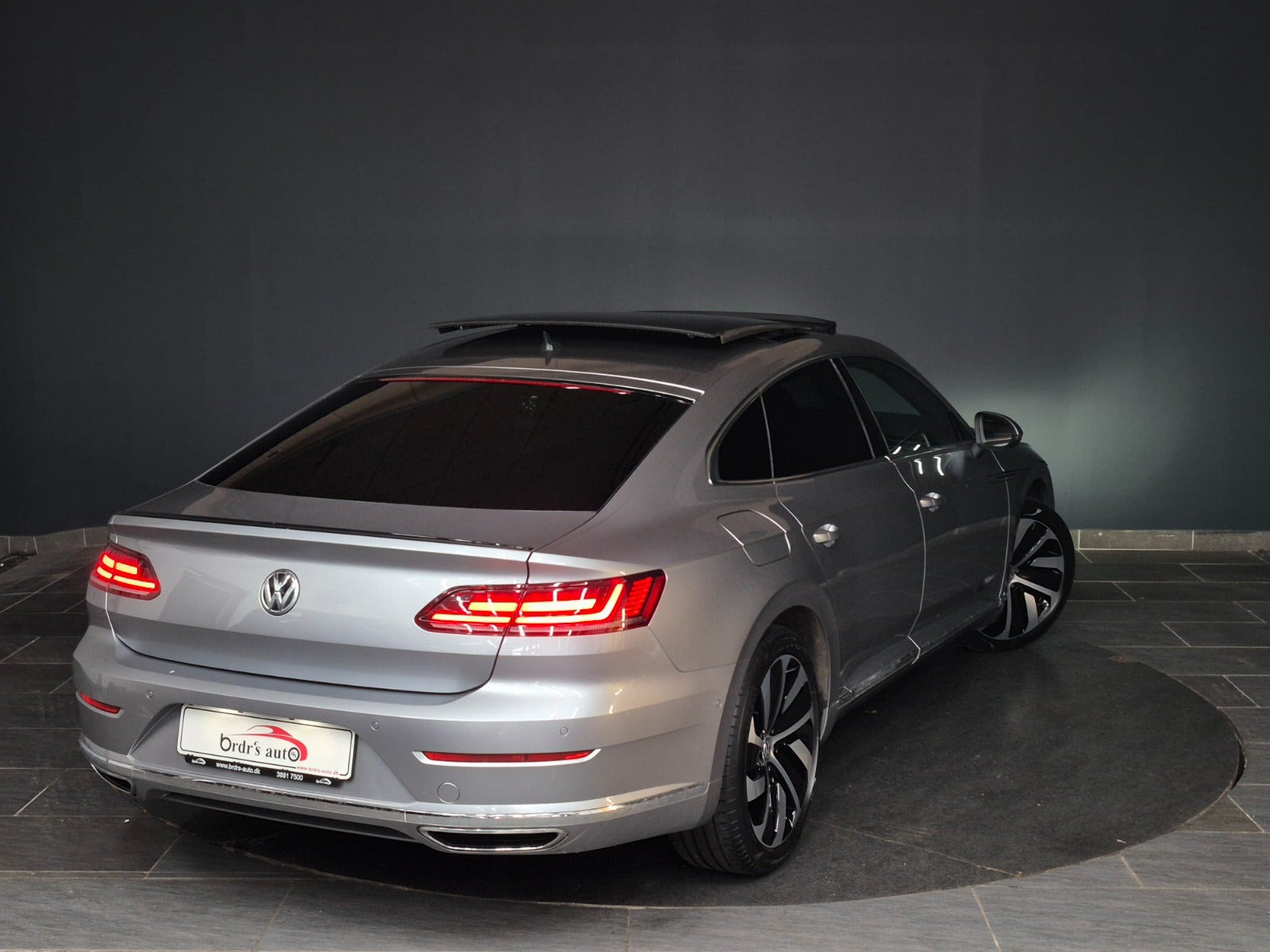 Grå VW Arteon fra 2018