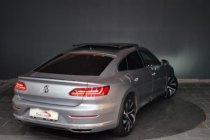 Grå VW Arteon fra 2018
