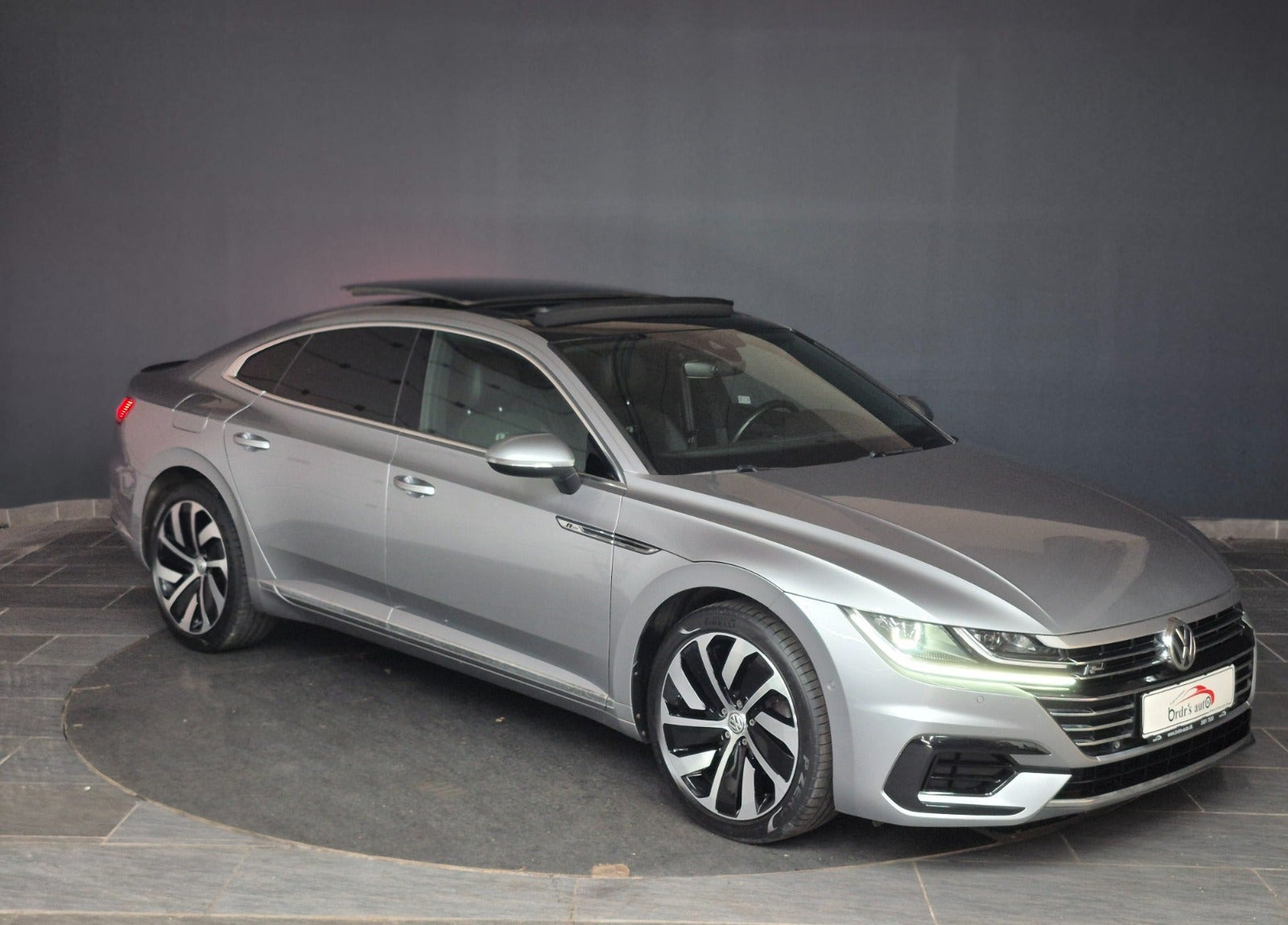 Grå VW Arteon fra 2018