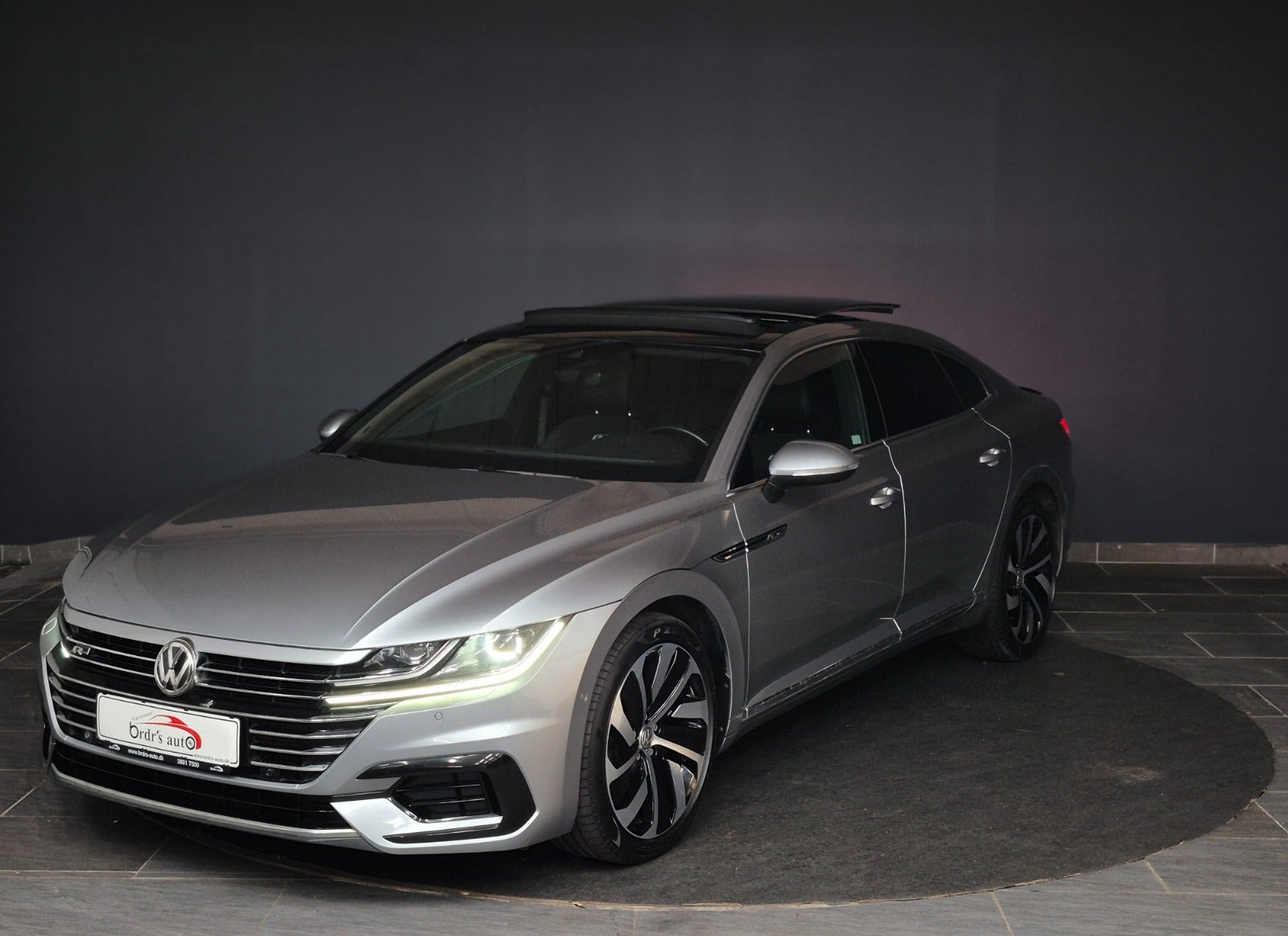 Grå VW Arteon fra 2018