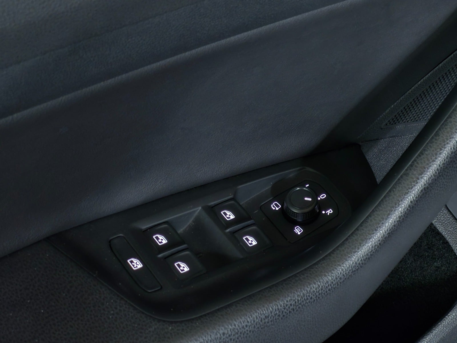 Grå VW Arteon fra 2018