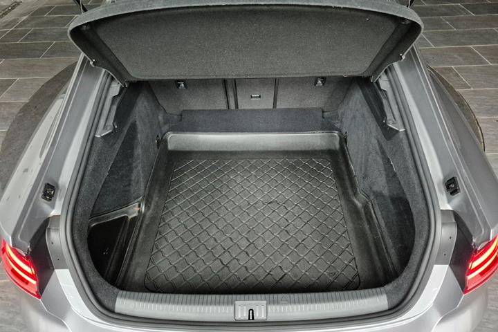 Grå VW Arteon fra 2018