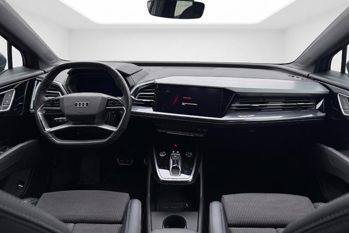 Grå Audi Q4 e-tron fra 2023