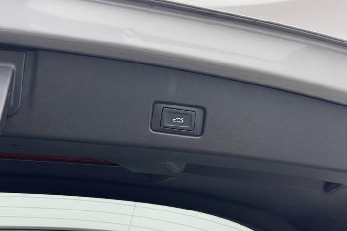Grå Audi Q4 e-tron fra 2023