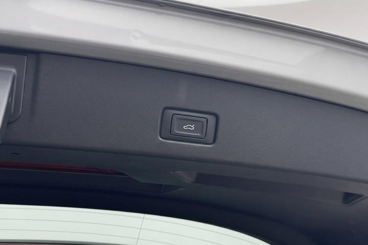 Grå Audi Q4 e-tron fra 2023