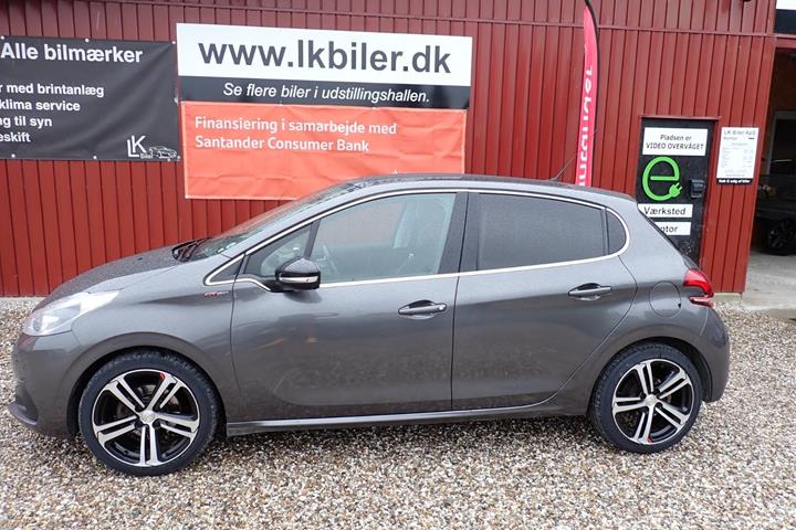 Grå Peugeot 208 fra 2018