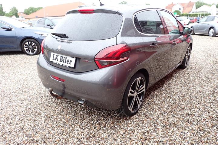 Grå Peugeot 208 fra 2018