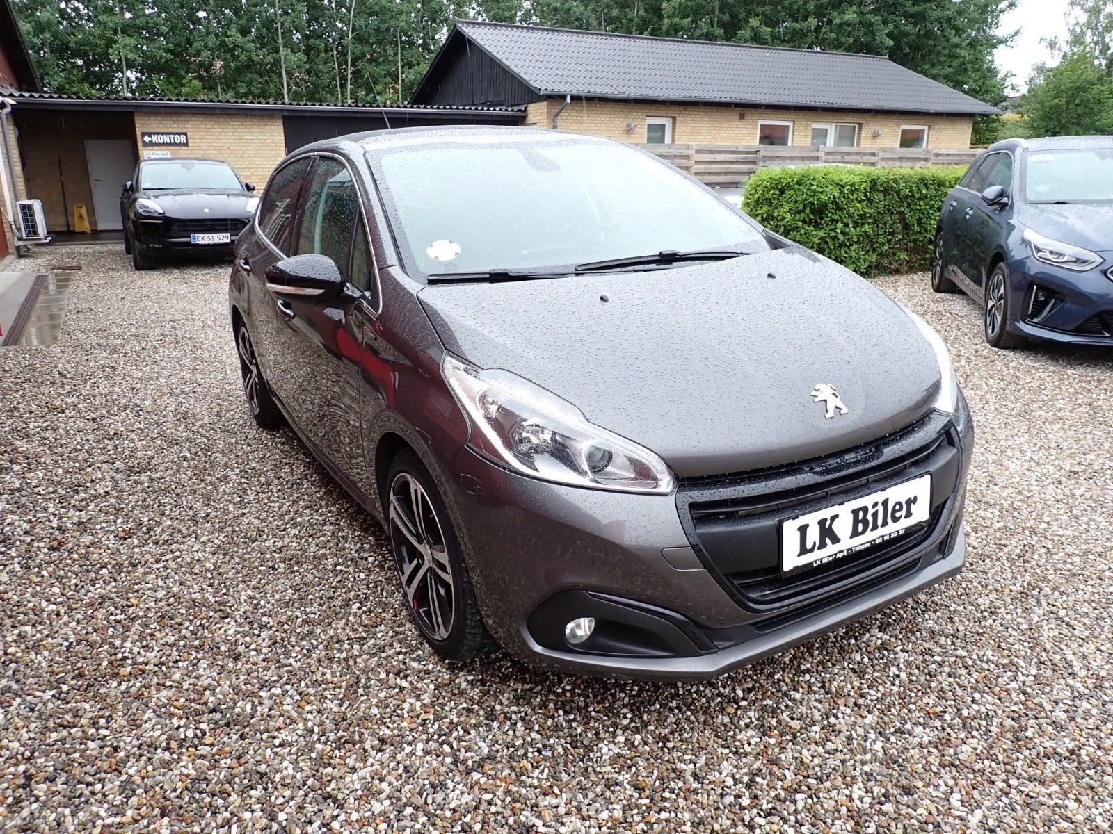Grå Peugeot 208 fra 2018