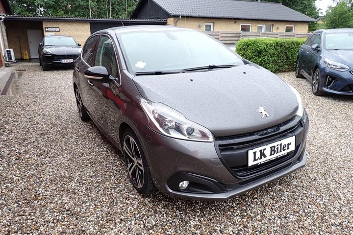 Grå Peugeot 208 fra 2018