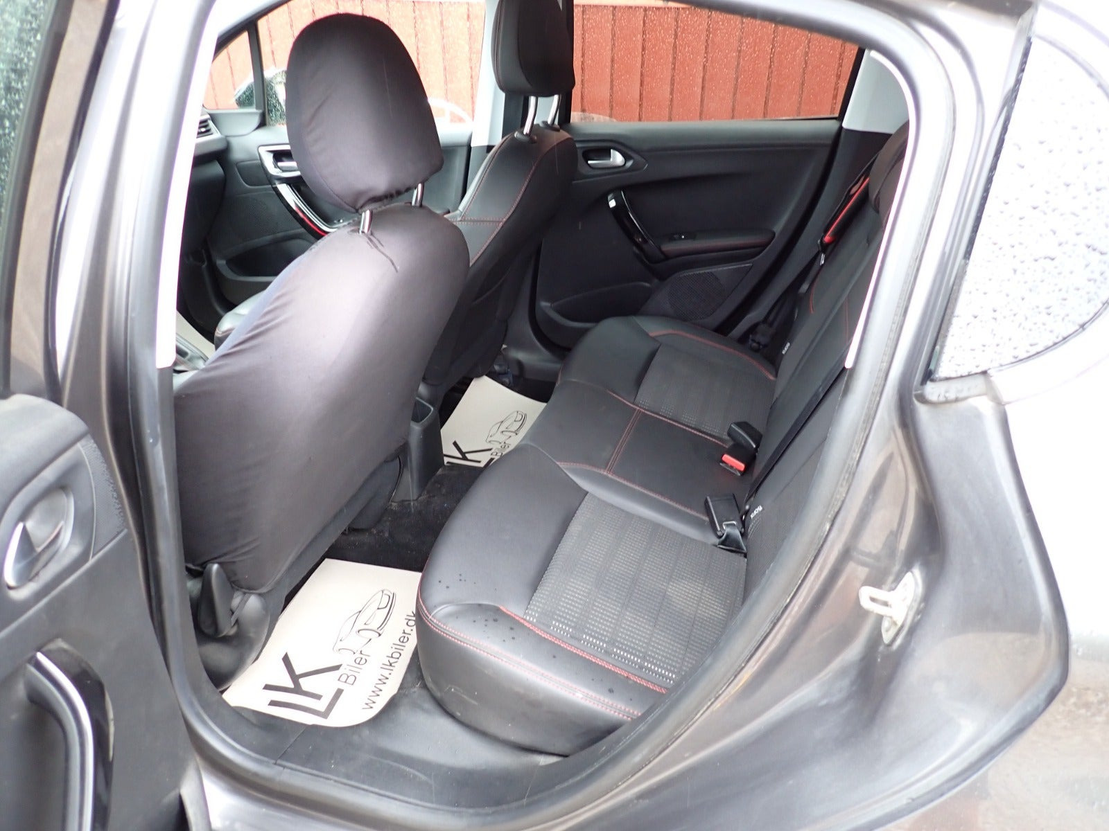 Grå Peugeot 208 fra 2018