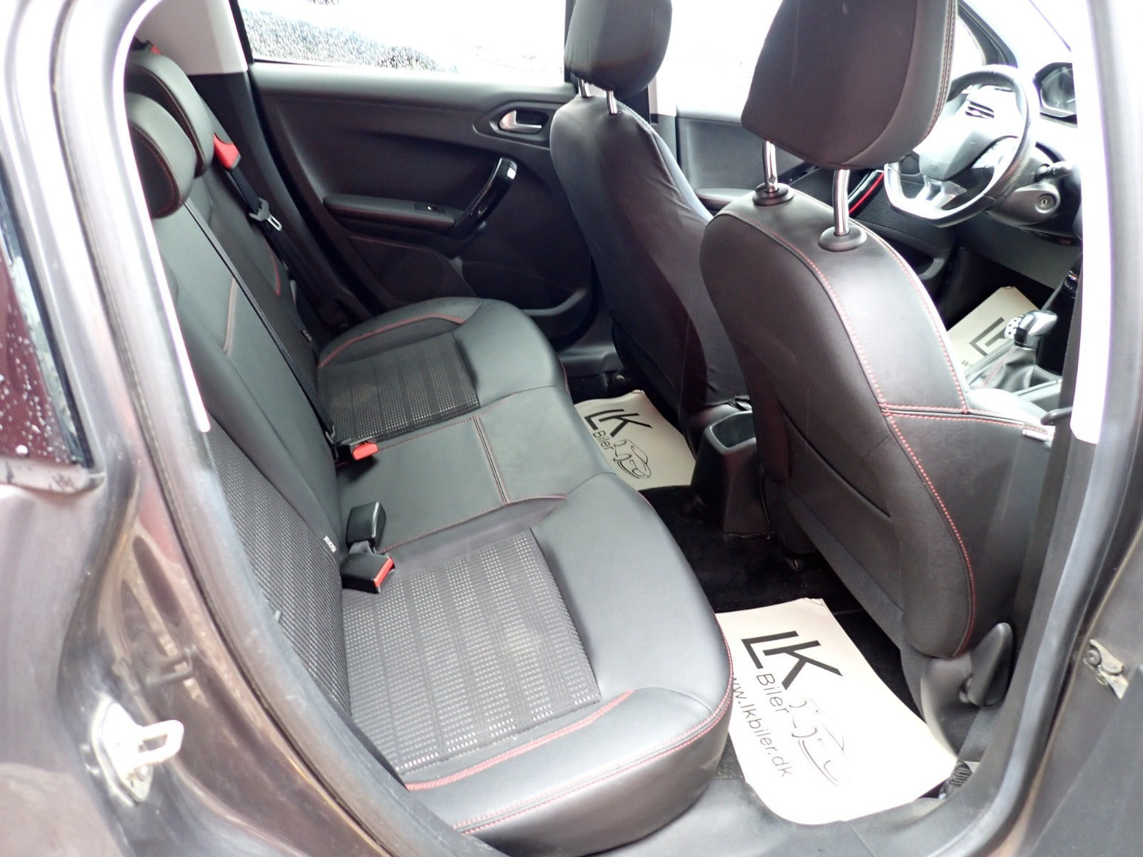 Grå Peugeot 208 fra 2018