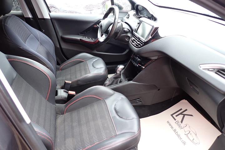 Grå Peugeot 208 fra 2018
