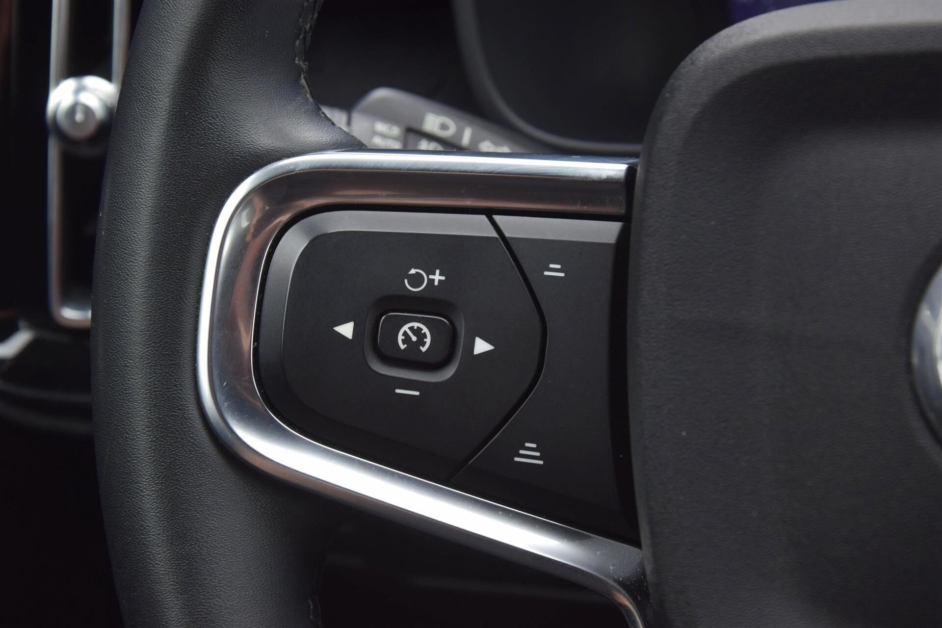 Sort Volvo XC40 fra 2023