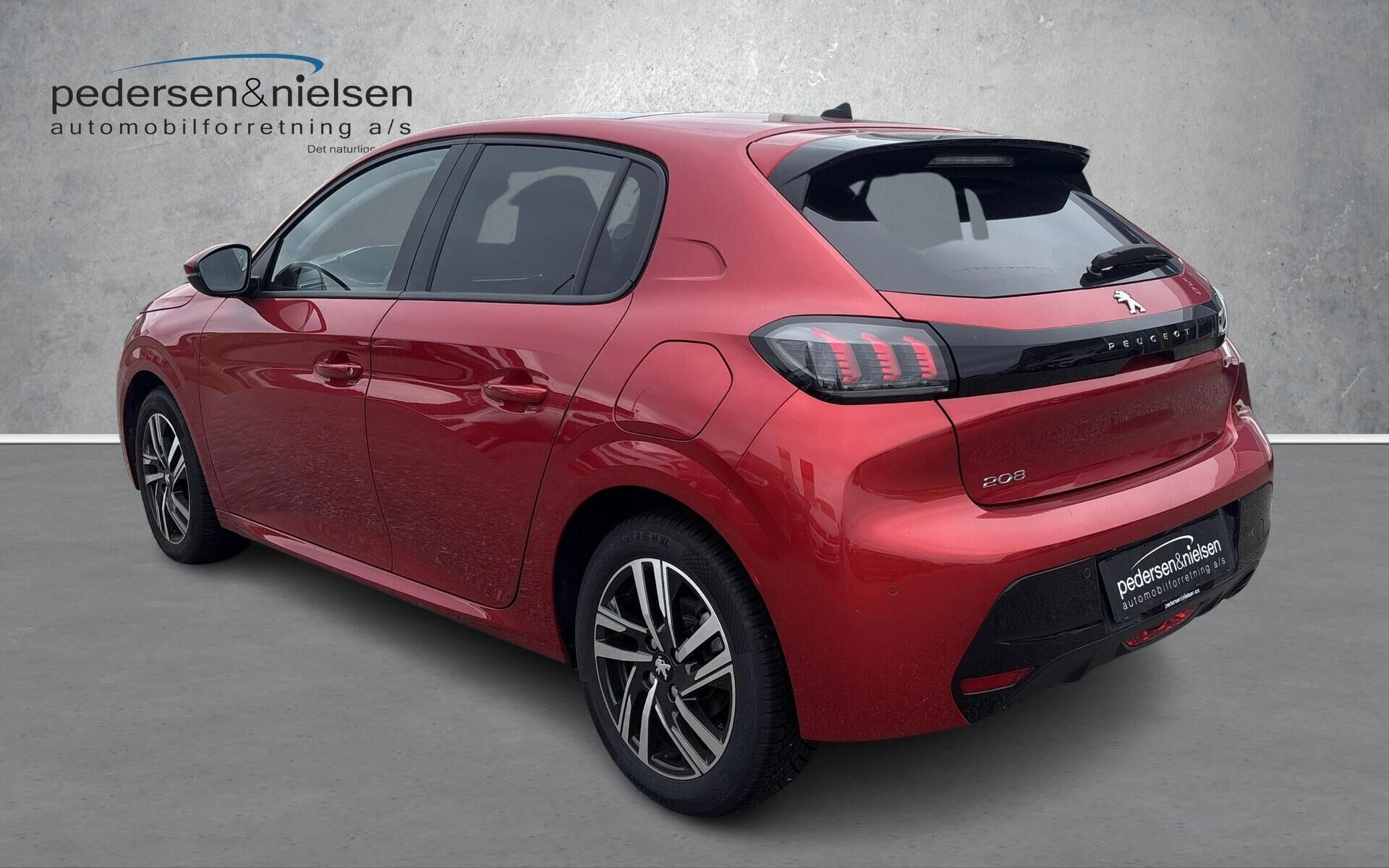 Rød Peugeot 208 fra 2020