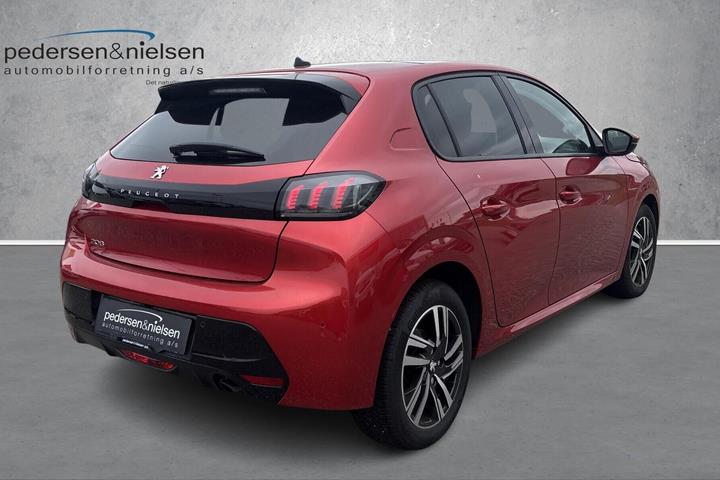 Rød Peugeot 208 fra 2020
