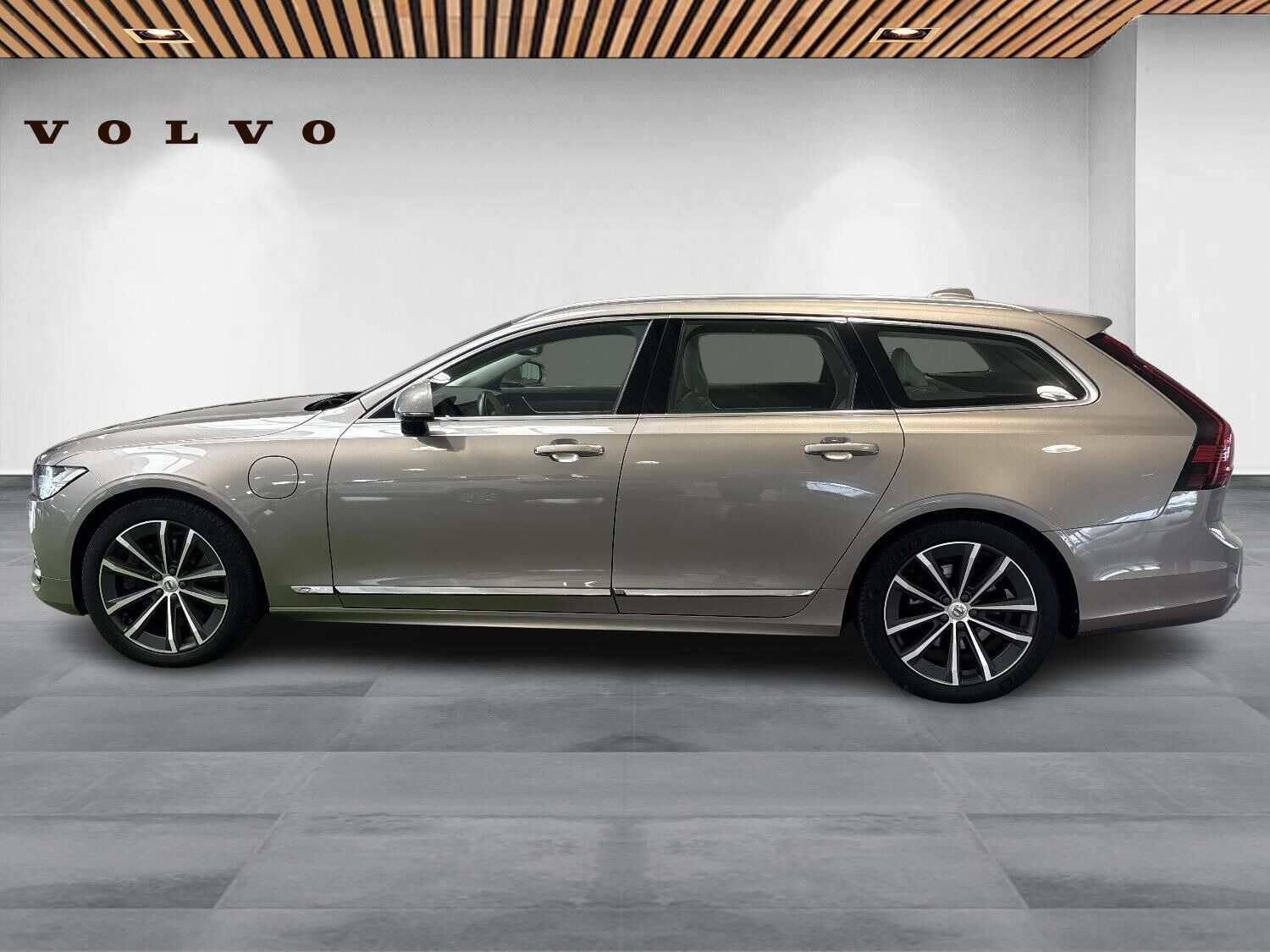 Grå Volvo V90 fra 2021