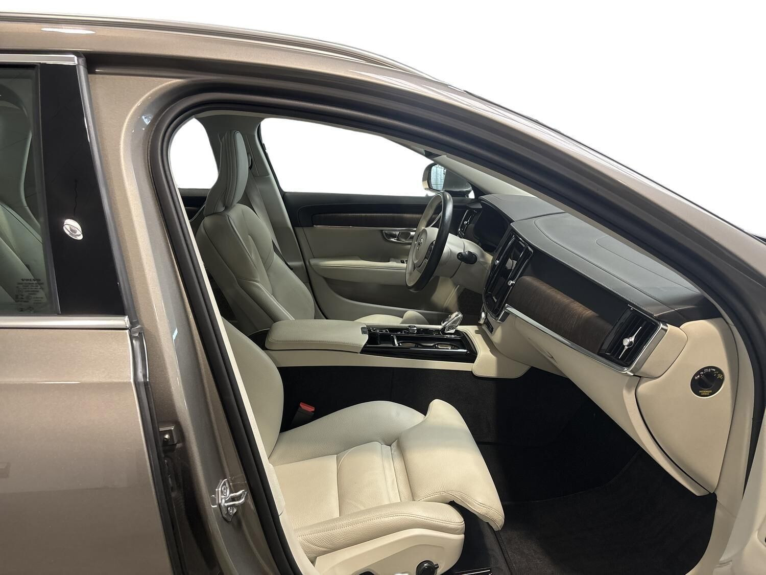 Grå Volvo V90 fra 2021