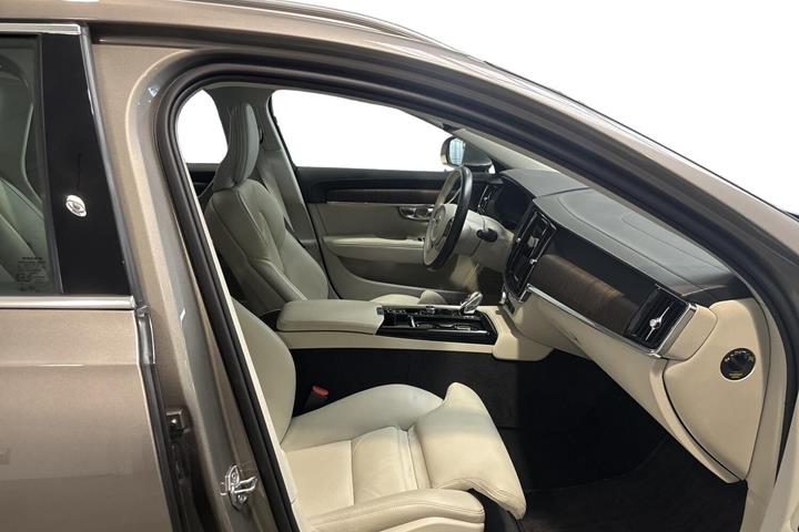 Grå Volvo V90 fra 2021