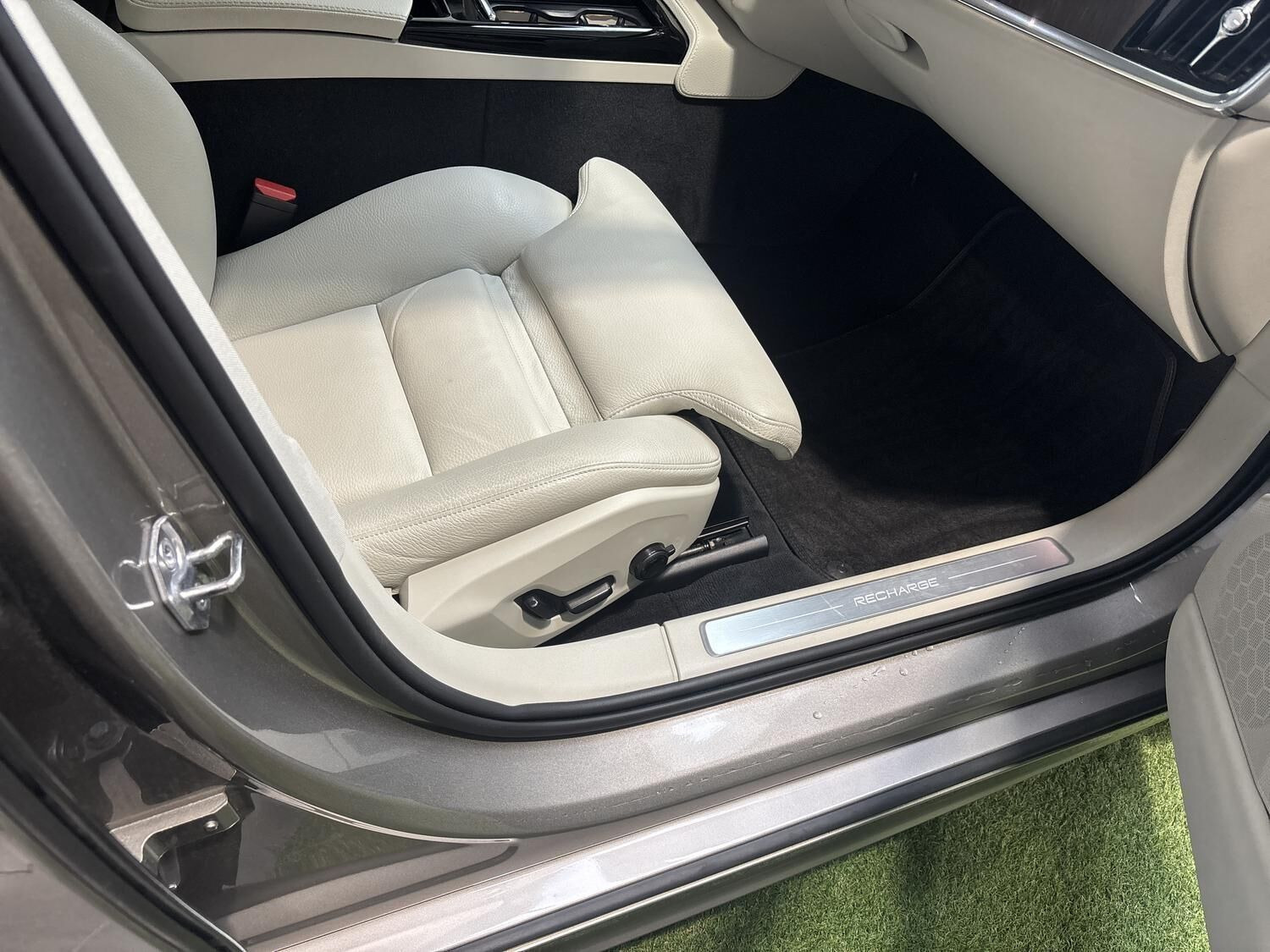 Grå Volvo V90 fra 2021