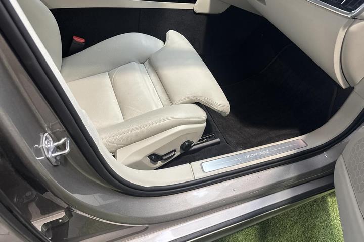 Grå Volvo V90 fra 2021