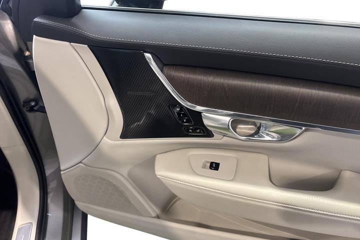 Grå Volvo V90 fra 2021
