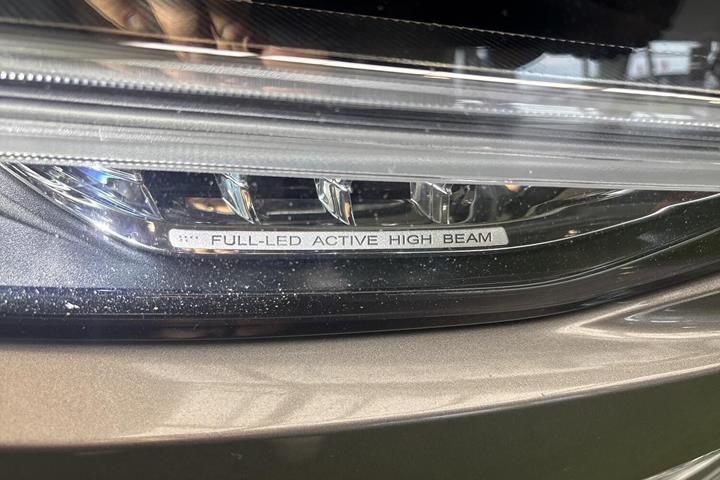 Grå Volvo V90 fra 2021