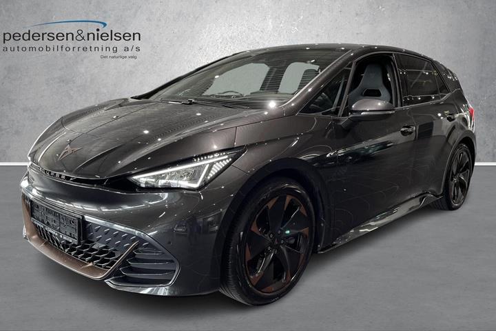 Grå Cupra Born fra 2023 set udefra