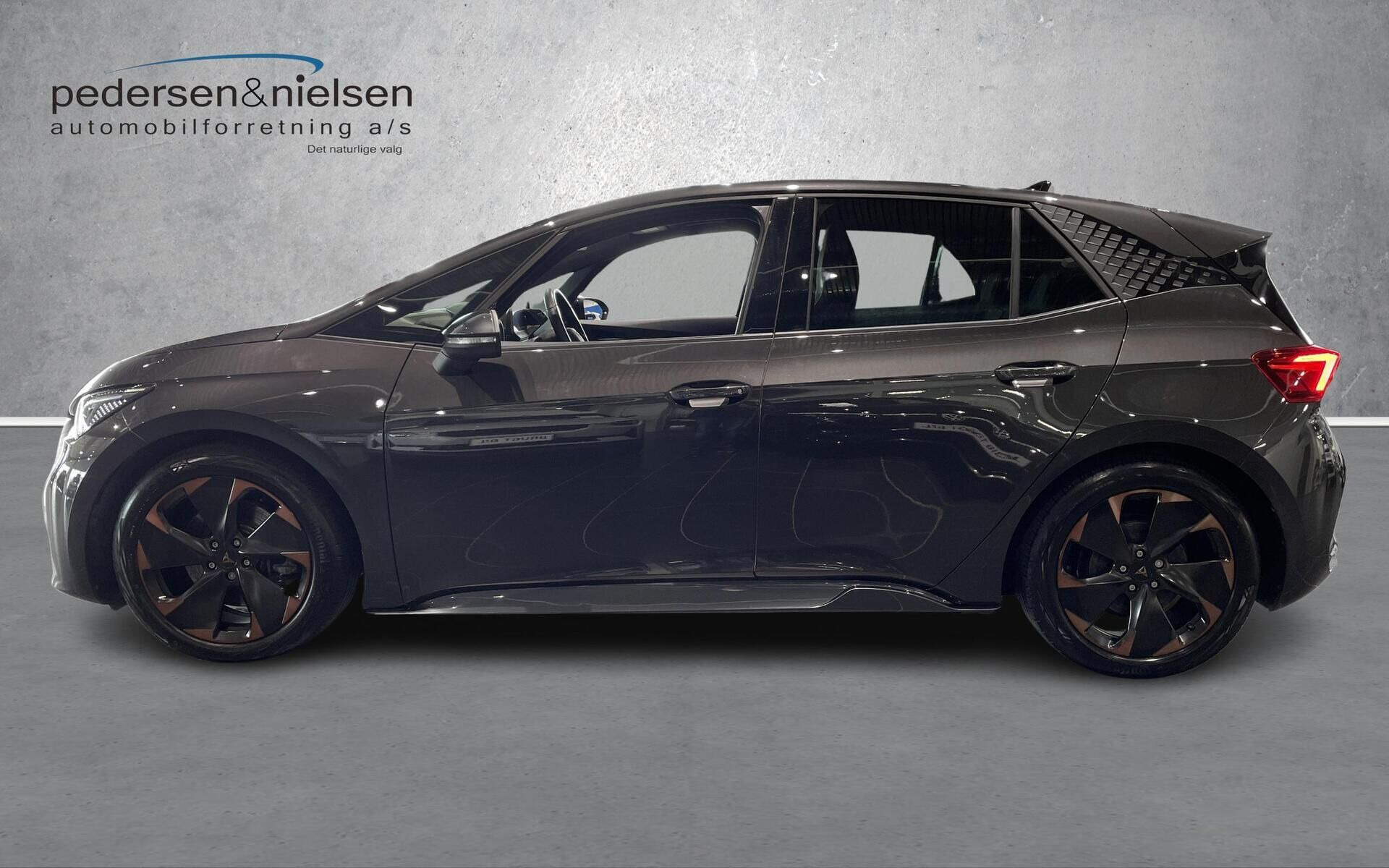 Grå Cupra Born fra 2023