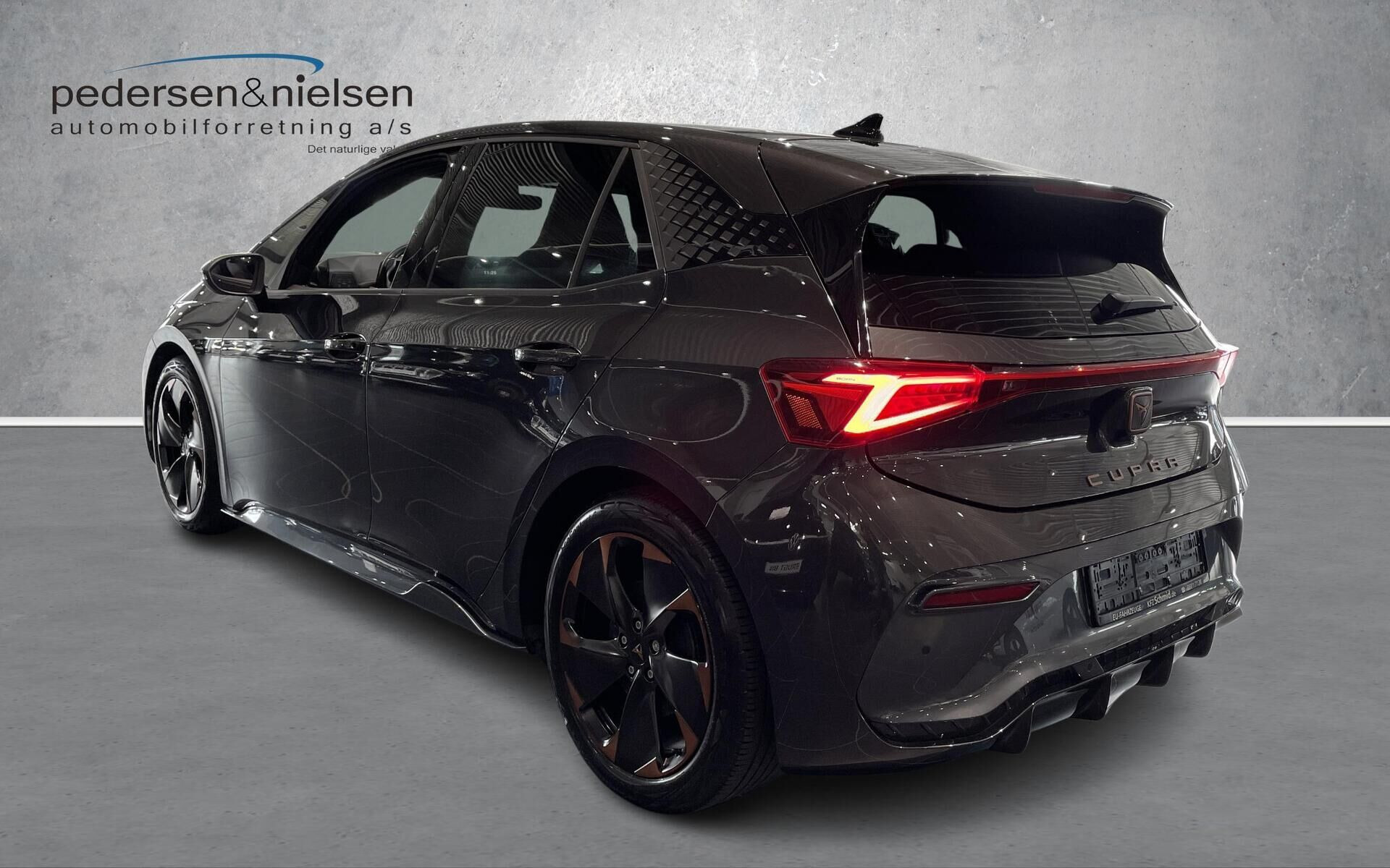 Grå Cupra Born fra 2023