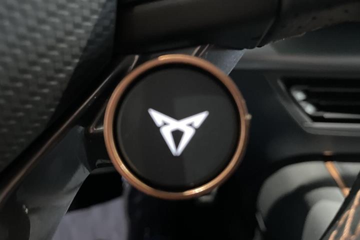 Grå Cupra Born fra 2023