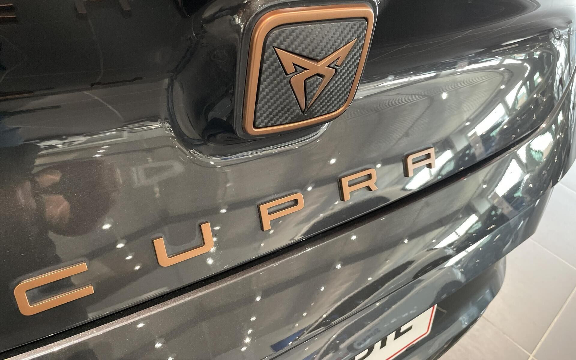 Grå Cupra Born fra 2023