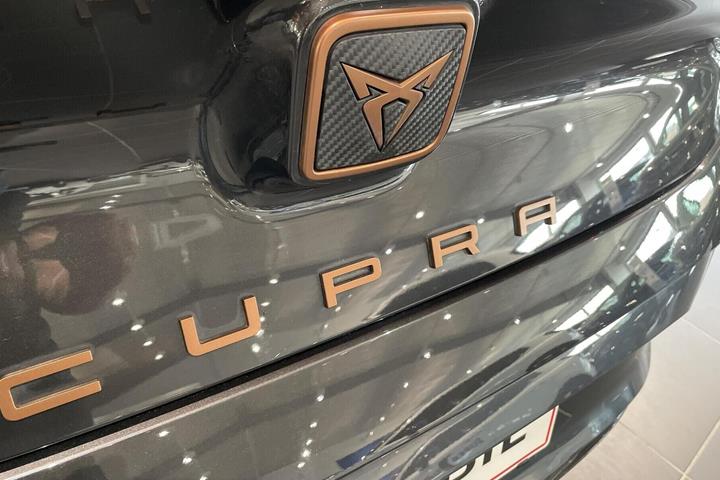 Grå Cupra Born fra 2023