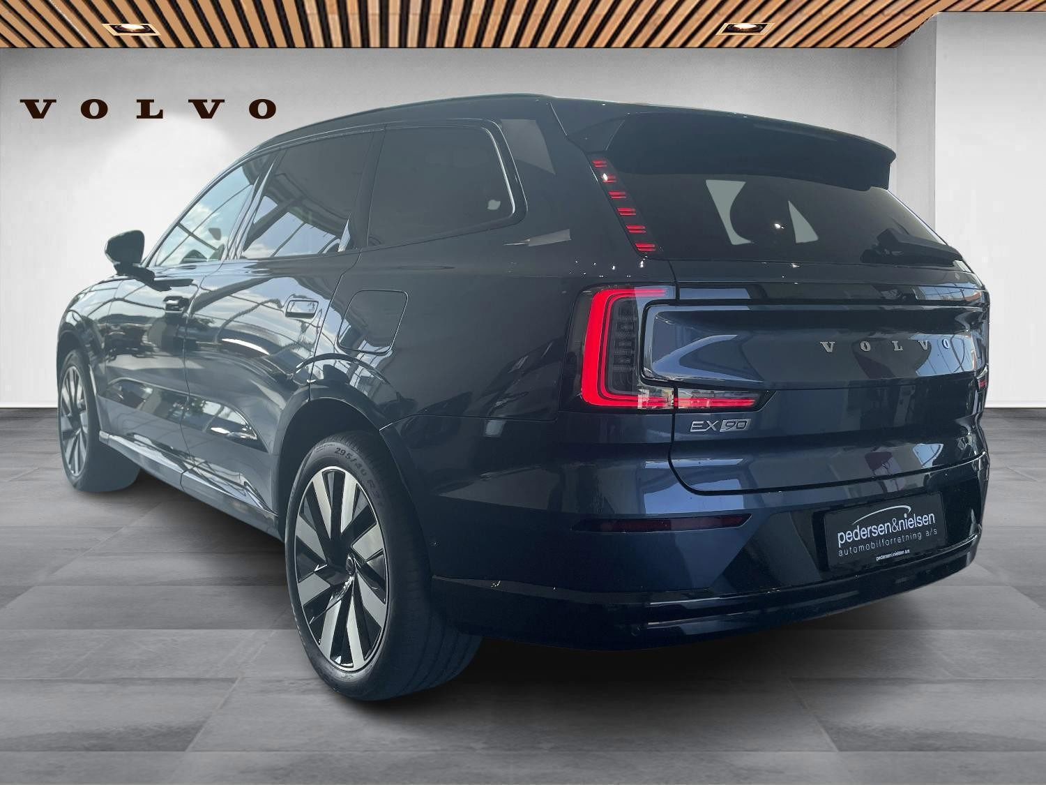 Blå Volvo EX90 fra 2025