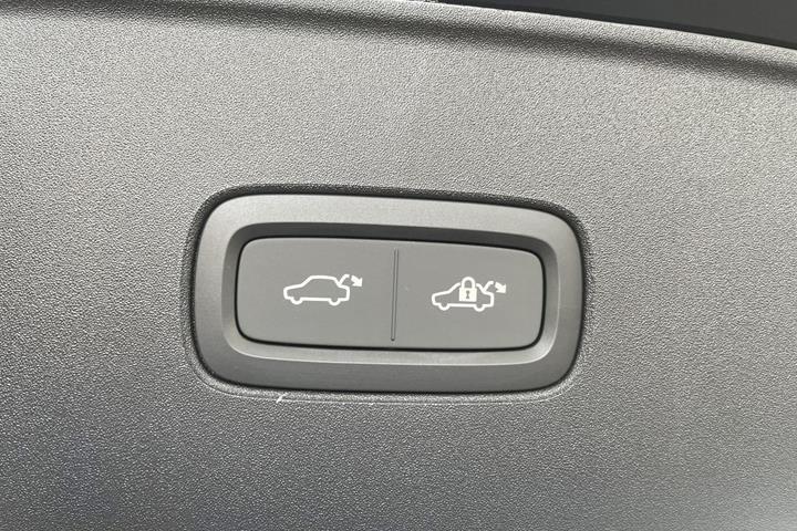 Blå Volvo EX90 fra 2025