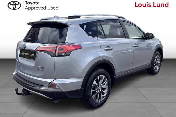 Sølv Toyota RAV4 fra 2017