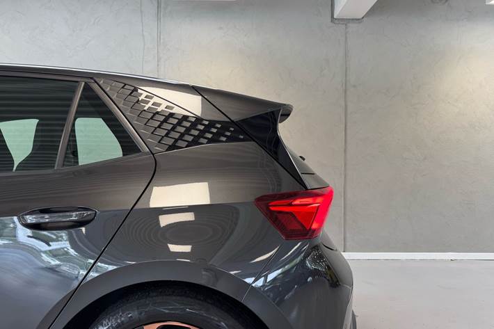 Grå Cupra Born fra 2023