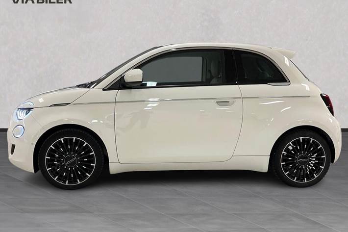 Hvid Fiat 500e fra 2023