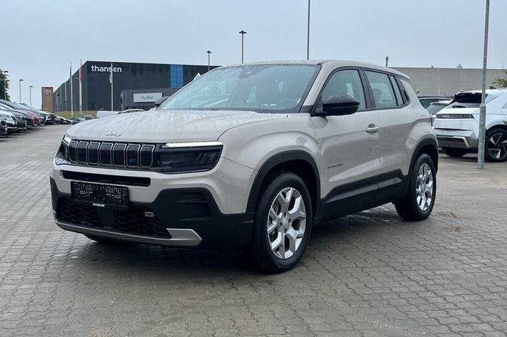 Beige Jeep Avenger fra 2023