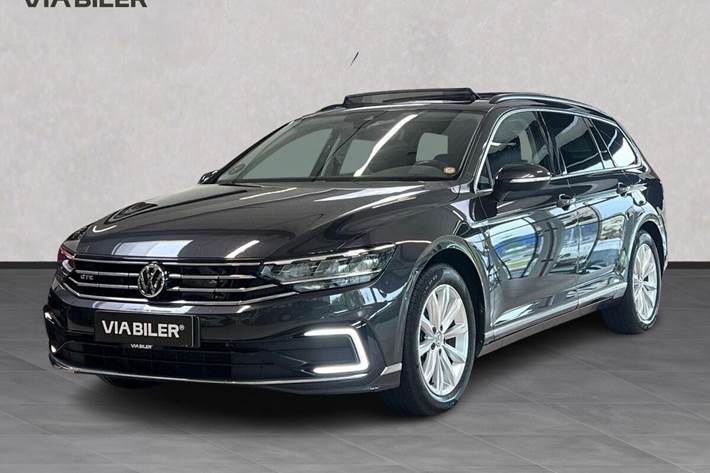 Grå VW Passat fra 2020