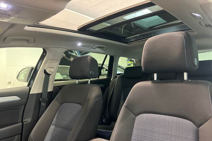 Grå VW Passat fra 2020