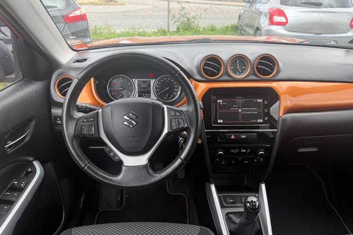 Bronze Suzuki Vitara fra 2015