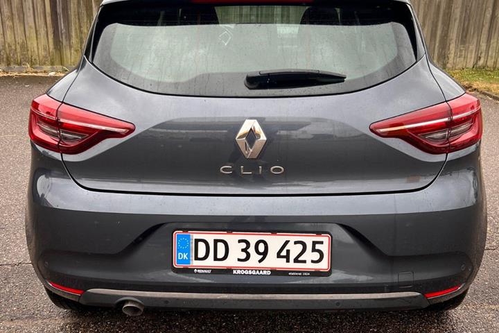 Grå Renault Clio V fra 2021