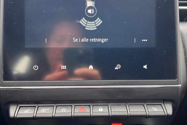 Grå Renault Clio V fra 2021
