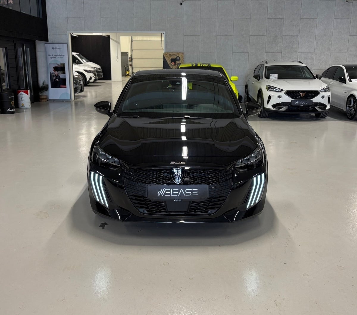 Sort Peugeot e-208 fra 2024
