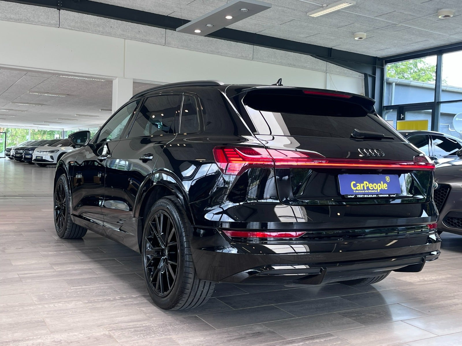 Sort Audi e-tron fra 2023