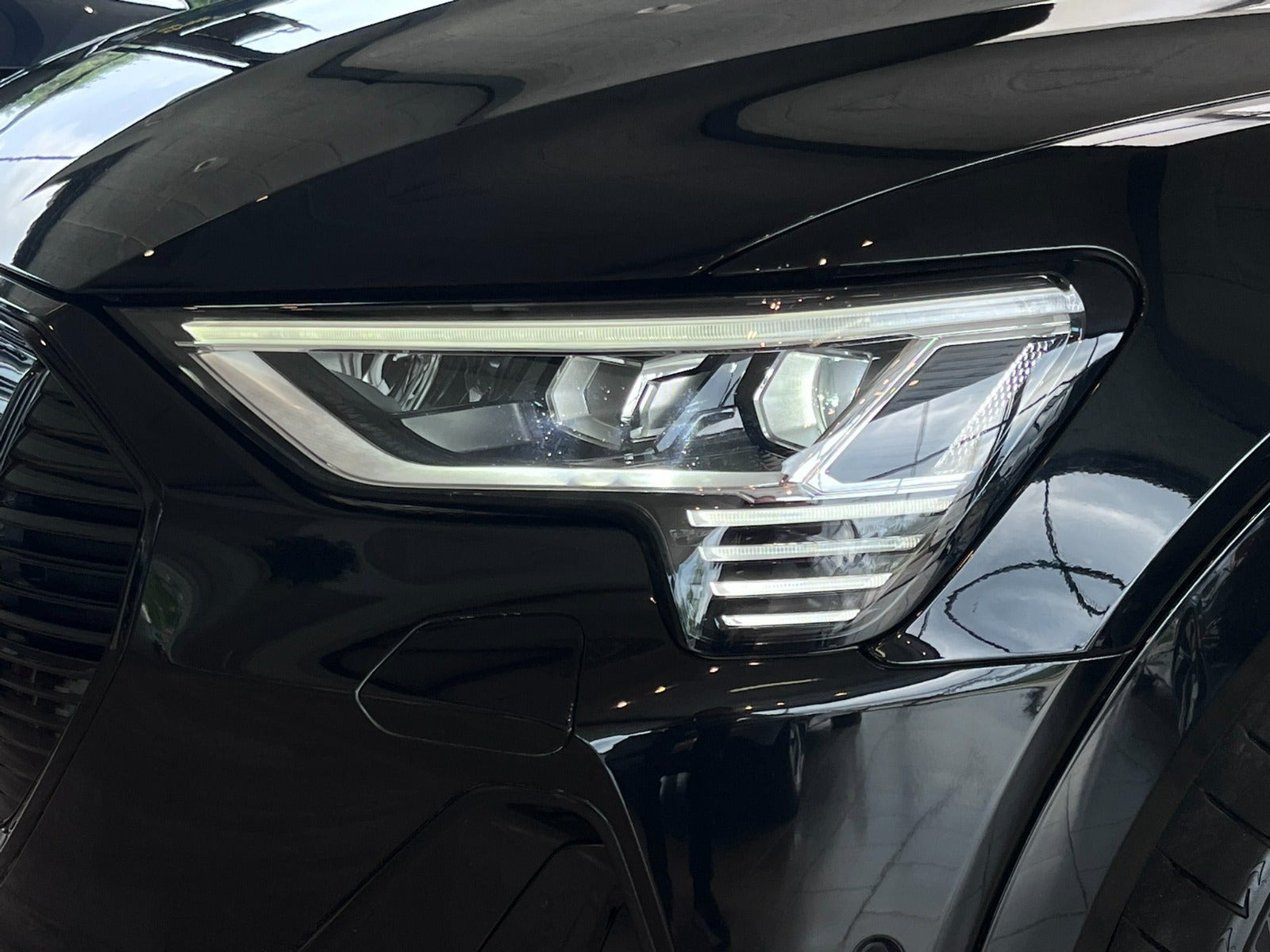 Sort Audi e-tron fra 2023