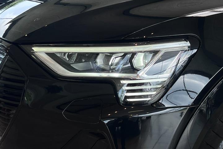 Sort Audi e-tron fra 2023