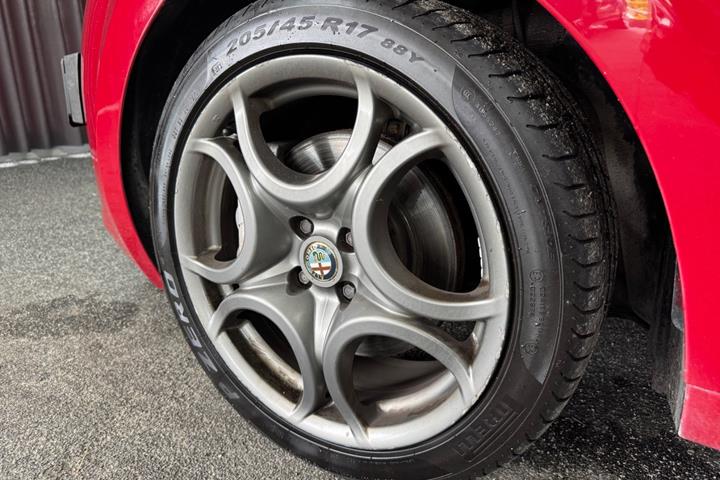 undefined Alfa Romeo MiTo fra 2010 set udefra