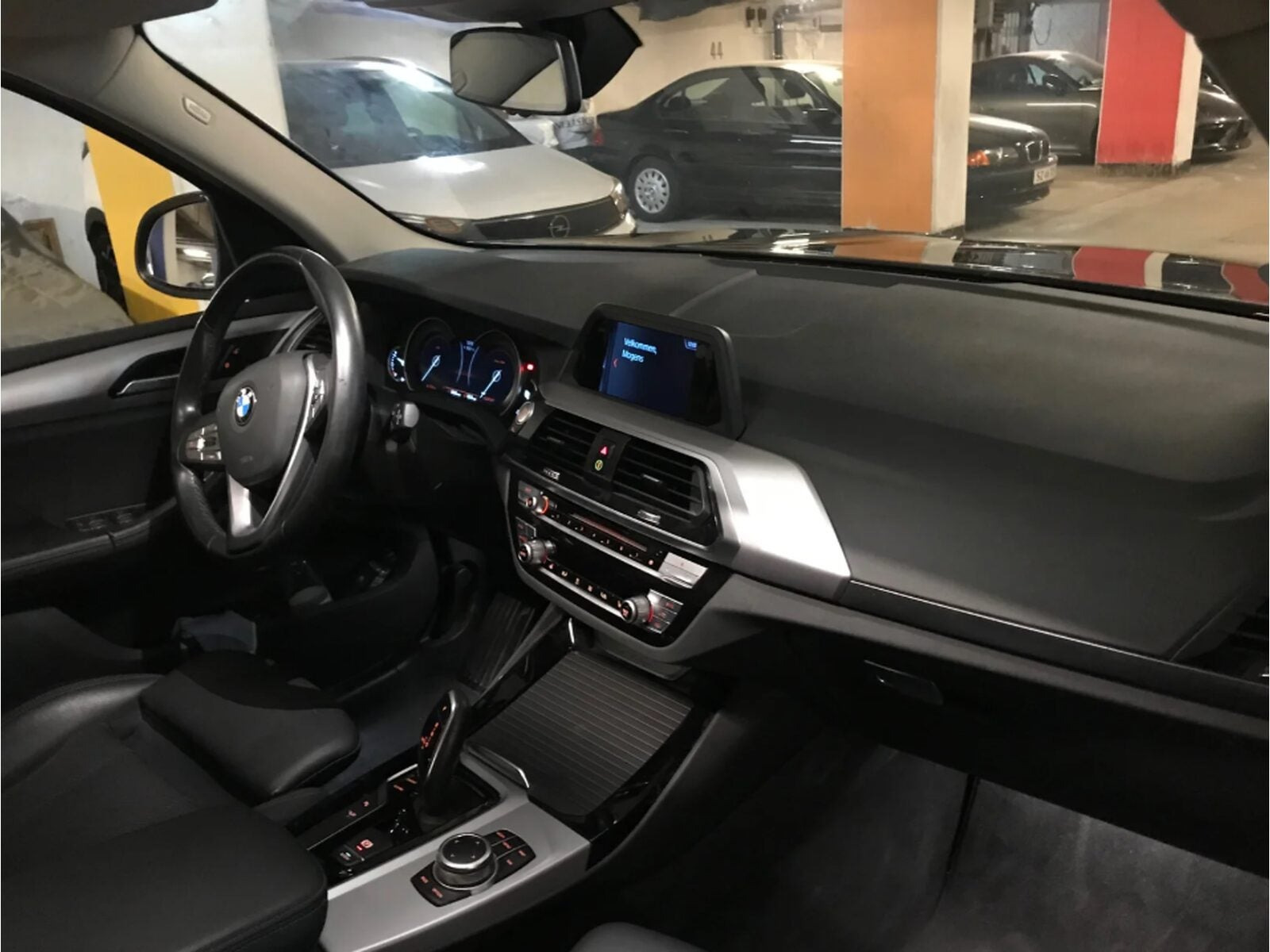 Grå BMW X3 fra 2019